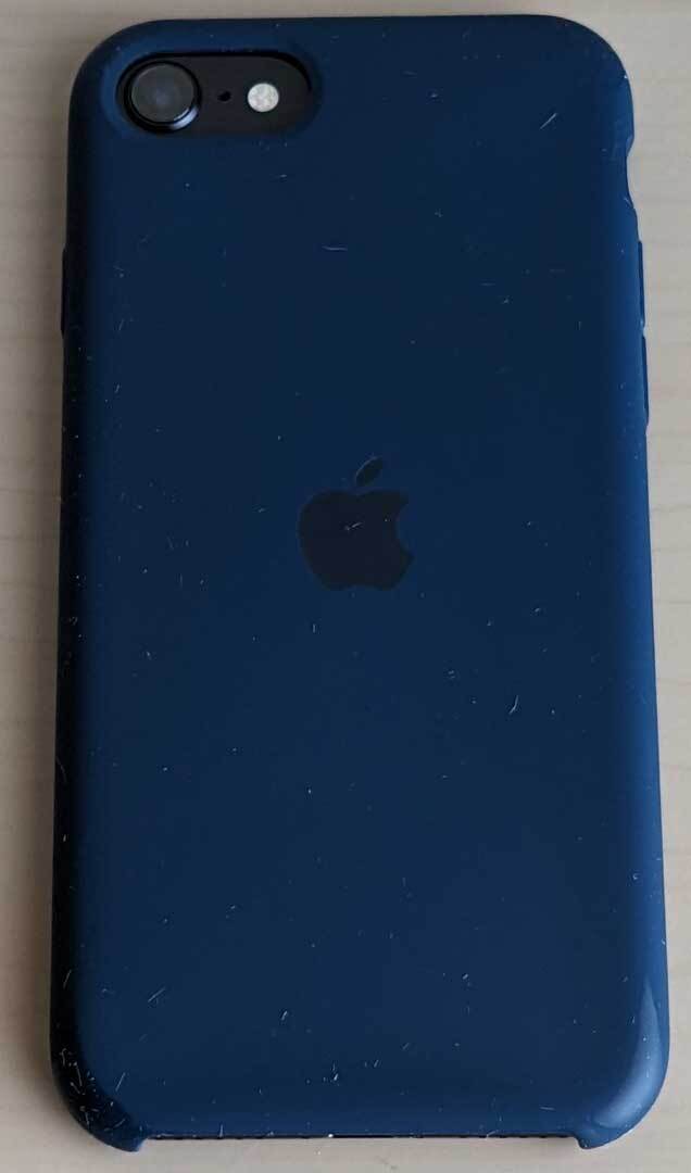 Apple iPhone SE2 128GB ブラック SIMフリー 純正シリコンケース(アビスブルー)セットの画像7