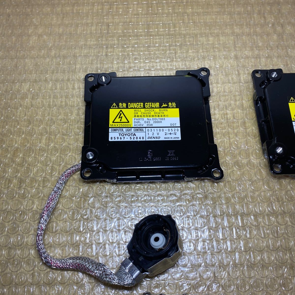 ★新車外し　美品　TOYOTA 純正　ラクティス DBA-NSP120 キセノン（HID）ヘッドライト　バラスト【　85967-52040★_画像2