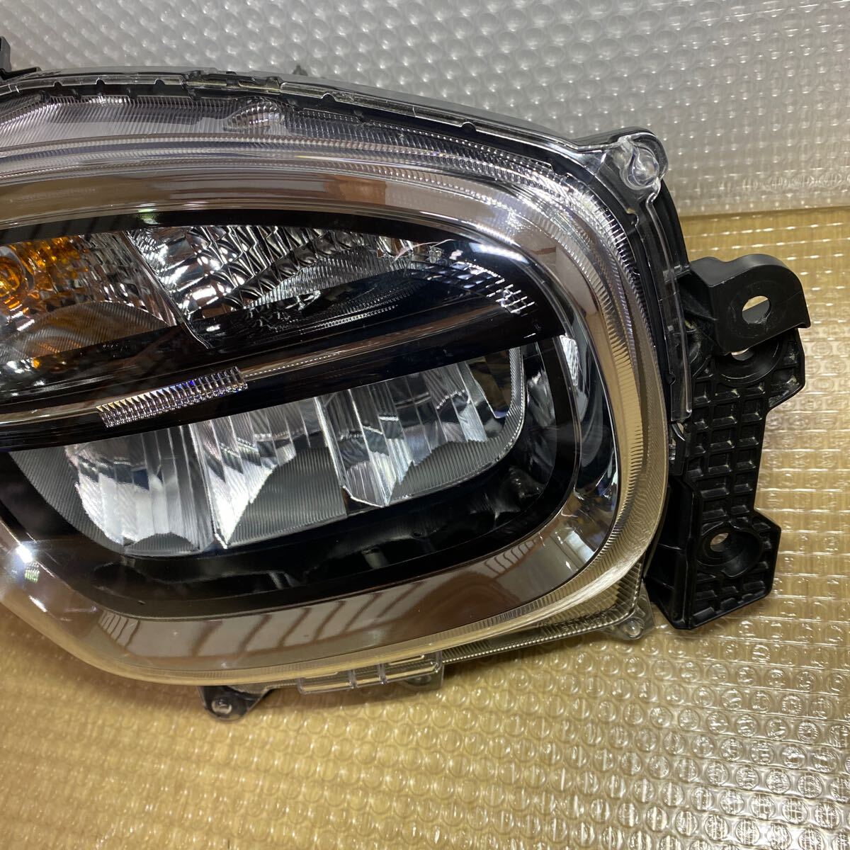 ★新車外し　美品　SUZUKI HA37S HA97S アルト ハイブリッド 純正 ヘッドライト ヘッドランプ LED 35100-67T10 W6322 左右セット★_画像4