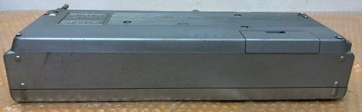 SONYソニー ラジカセ CFS-7シルバー 昭和レトロ ラジオ カセット 　電池通電のみ確認　ジャンク_画像4