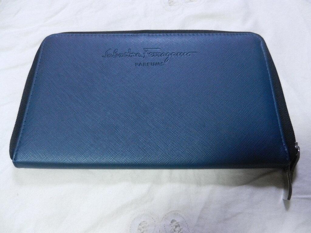 サルヴァトーレフェラガモ★Salvatore Ferragamo★パスポートケース★雑誌付録の画像1