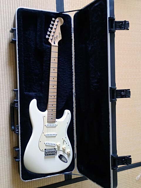 Squier by Fender Deluxe Stratocaster PWM パールホワイト Fender純正ハードケース付きの画像1