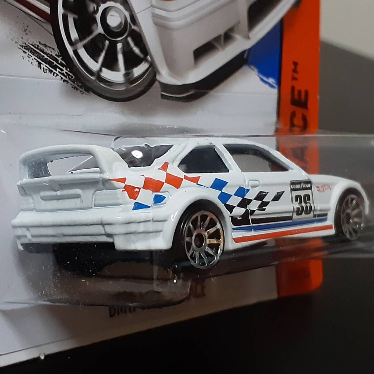 HOT WHeeLs BMW E36 M3 RACE CAR GOOD YEAR 白 ビーエム エムスリー ミニカー フルエアロ CUSTOM オバフェン レース仕様 ホットウィールの画像4