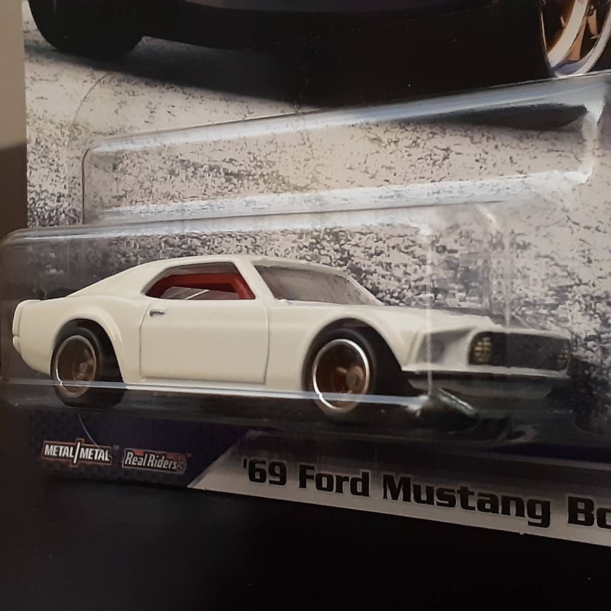 ホットウィール 69 FORD MUSTANG BOSS 302 ロールバー入り ワイルドスピード ムスタング ミニカー FAST＆FURIOUS × HOT WHeeLs コラボの画像3