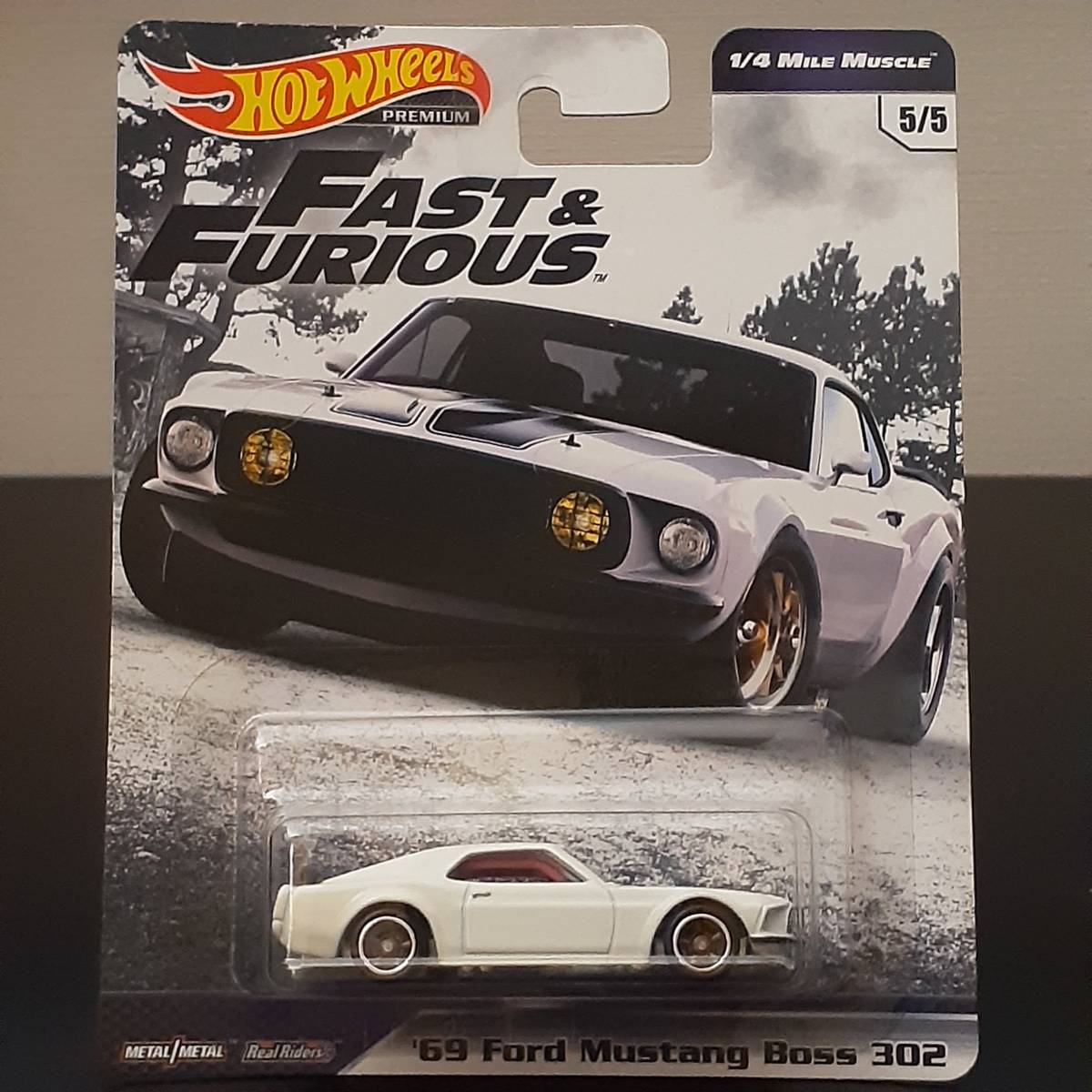 ホットウィール 69 FORD MUSTANG BOSS 302 ロールバー入り ワイルドスピード ムスタング ミニカー FAST＆FURIOUS × HOT WHeeLs コラボの画像1