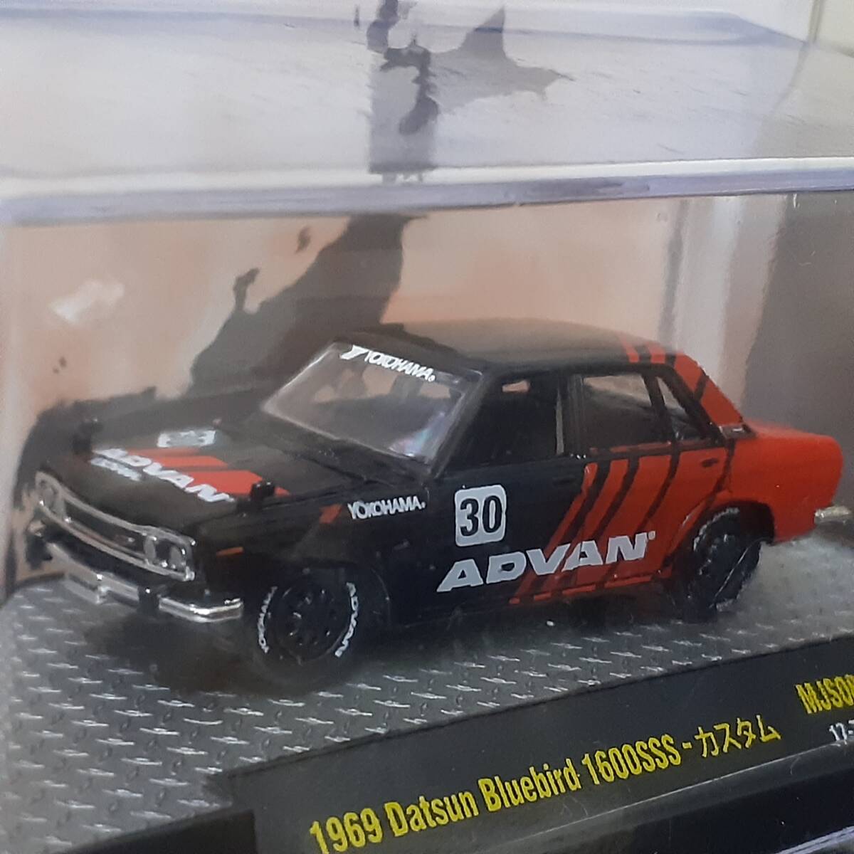 M2 1969 DATSUN BLUEBIRD 16000 SSS mijo Exclusives 1 o f 3.200 ダットサン ブルーバード ミニカー 日本未発売 ADVAN LIMITED EDITION_ボンネットは開閉します。