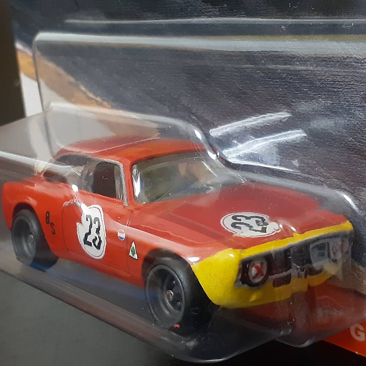 HOT WHeeLs ALFA ROMEO GIULIA SPRINT GTA 赤 LIMITED EDITION アルファロメオ ミニカー ジュリア RealRiders レース仕様 ホットウィール_光の加減で色味が違います。色参考画像8