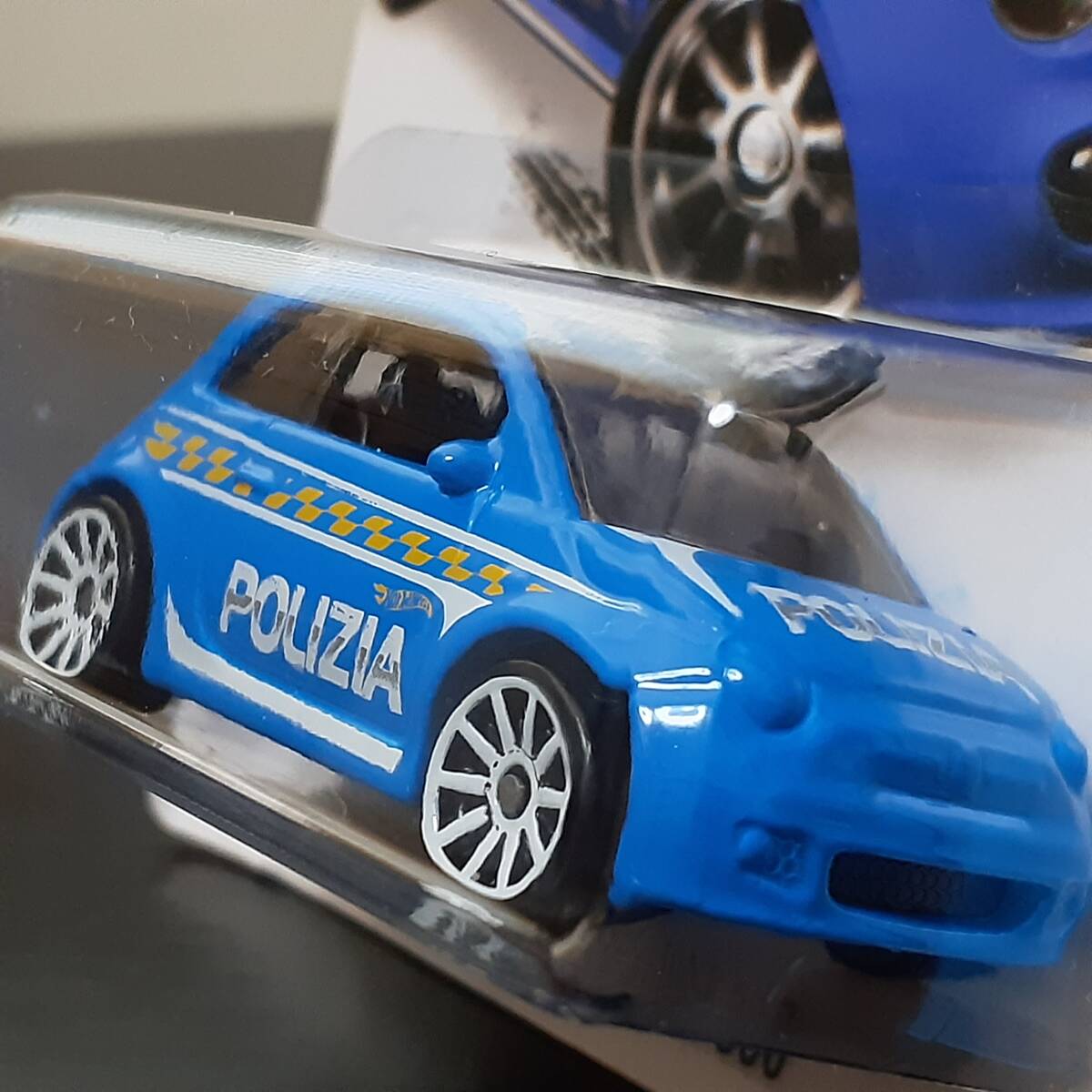 HOT WHeeLs FIAT 500 POLIZIA 青 イタリア 警察 車両 フィアット ミニカー ポリス ポリッツァ パトカー ホットウィール_画像3