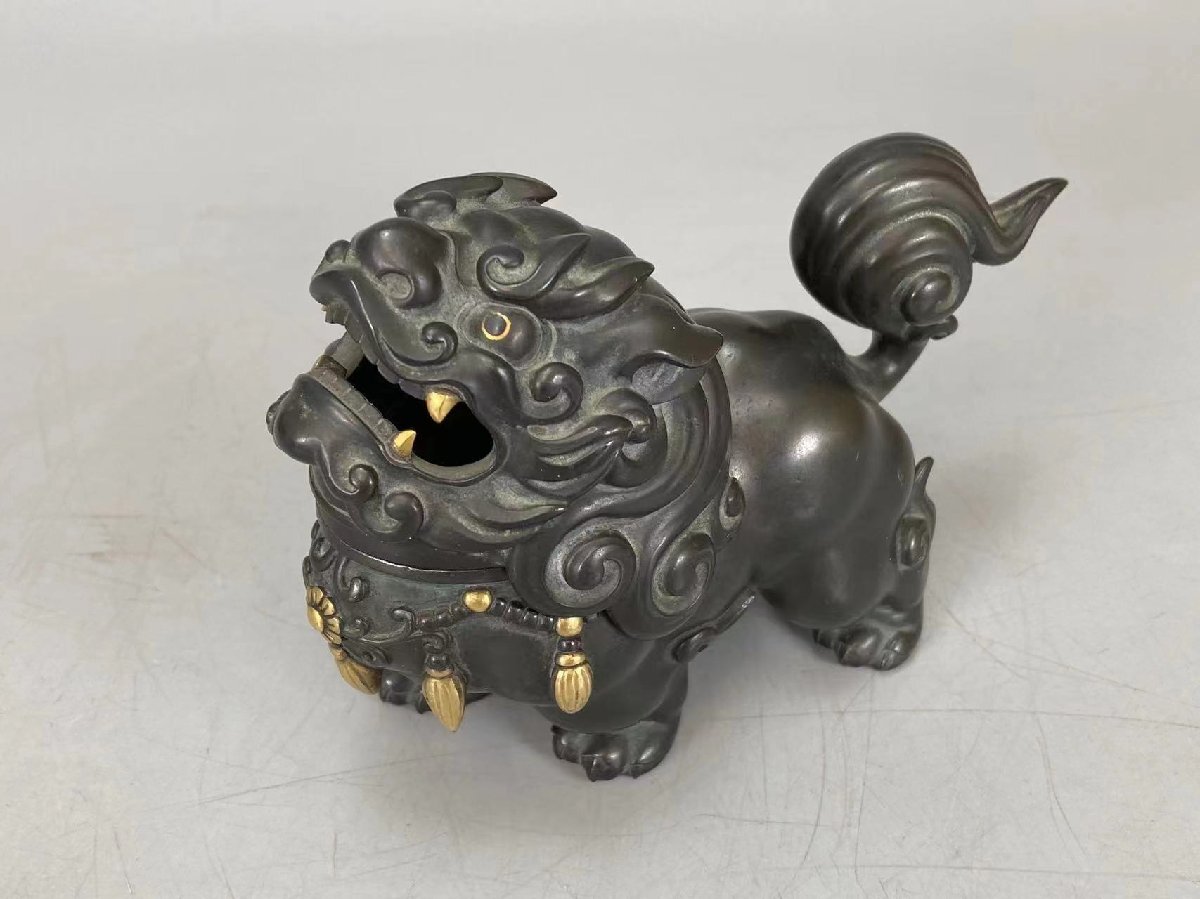 J0404 金工師 寿秀「壽秀」作 朧銀獅子香炉 金象嵌 木台付 茶道具 像道具 置物 箱付 重685g_画像4