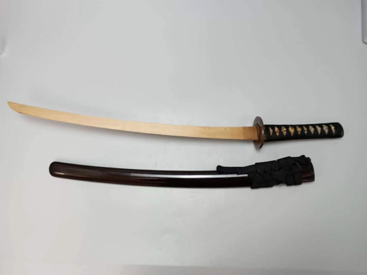 M0164B5.. wooden sword small sword Japanese sword iai katana sword . long sword . head .. eyes . guard on sword pattern era thing 
