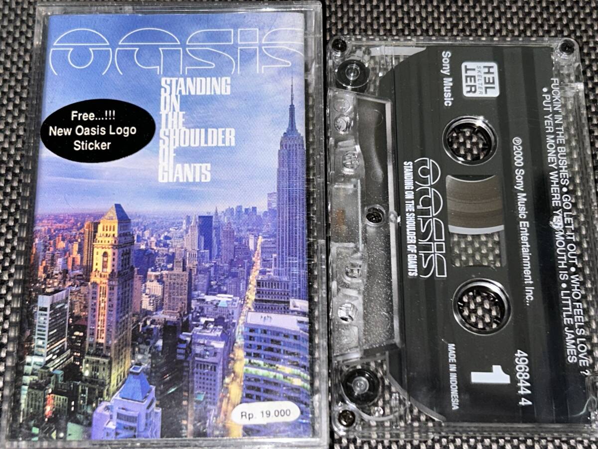 Oasis / Standing On The Shoulder Of Giants 輸入カセットテープの画像1