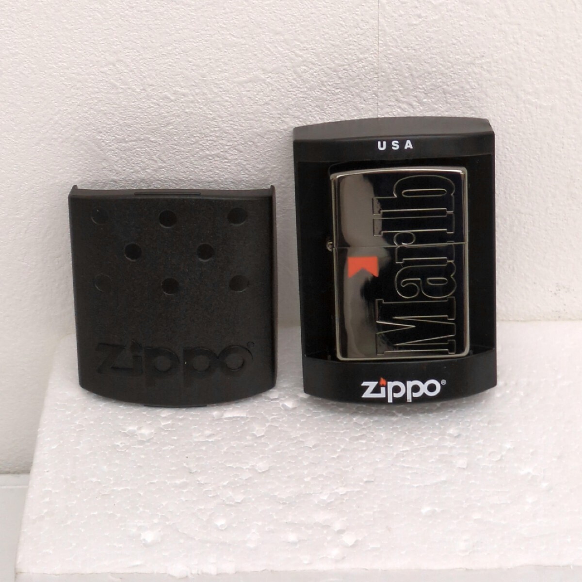 ZIPPO ジッポー Marlboro マルボロ ロゴ ブラックアイス 2000年製 ケース付き オイルライター_画像1