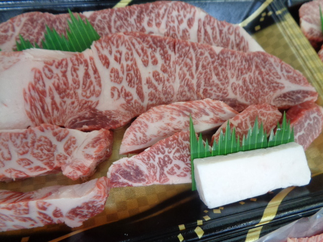 北海道産A５牝　超特三角バラ芯（BBQ）　２ｋｇ　（59）_画像2