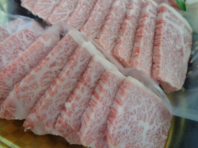 近江牛A５牝 超特友三角（焼肉） １，０ｋｇ （100） の画像6