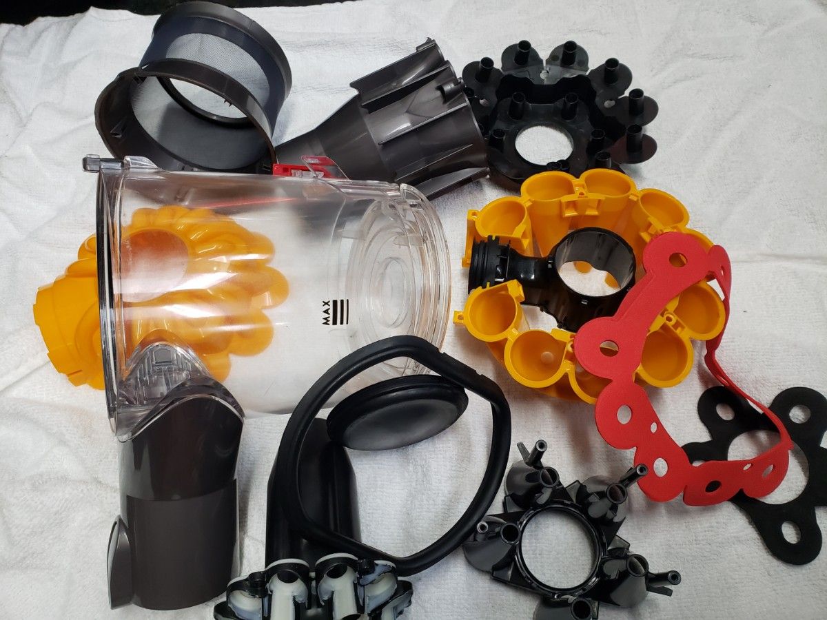 付属品未使用多数 分解洗浄済 バッテリー新品 ダイソンV10 dyson 付属品未使用多数 分解洗浄済 バッテリー新品 ダイソンV10 dyson