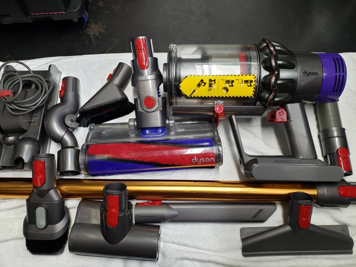 付属品未使用多数 分解洗浄済 バッテリー新品 ダイソンV10 dyson 付属品未使用多数 分解洗浄済 バッテリー新品 ダイソンV10 dyson