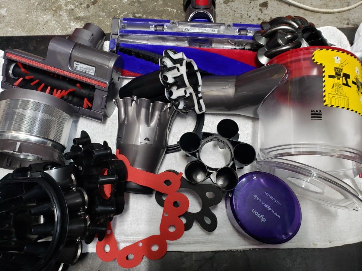 付属品未使用多数 分解洗浄済 バッテリー新品 ダイソンV10 dyson 付属品未使用多数 分解洗浄済 バッテリー新品 ダイソンV10 dyson