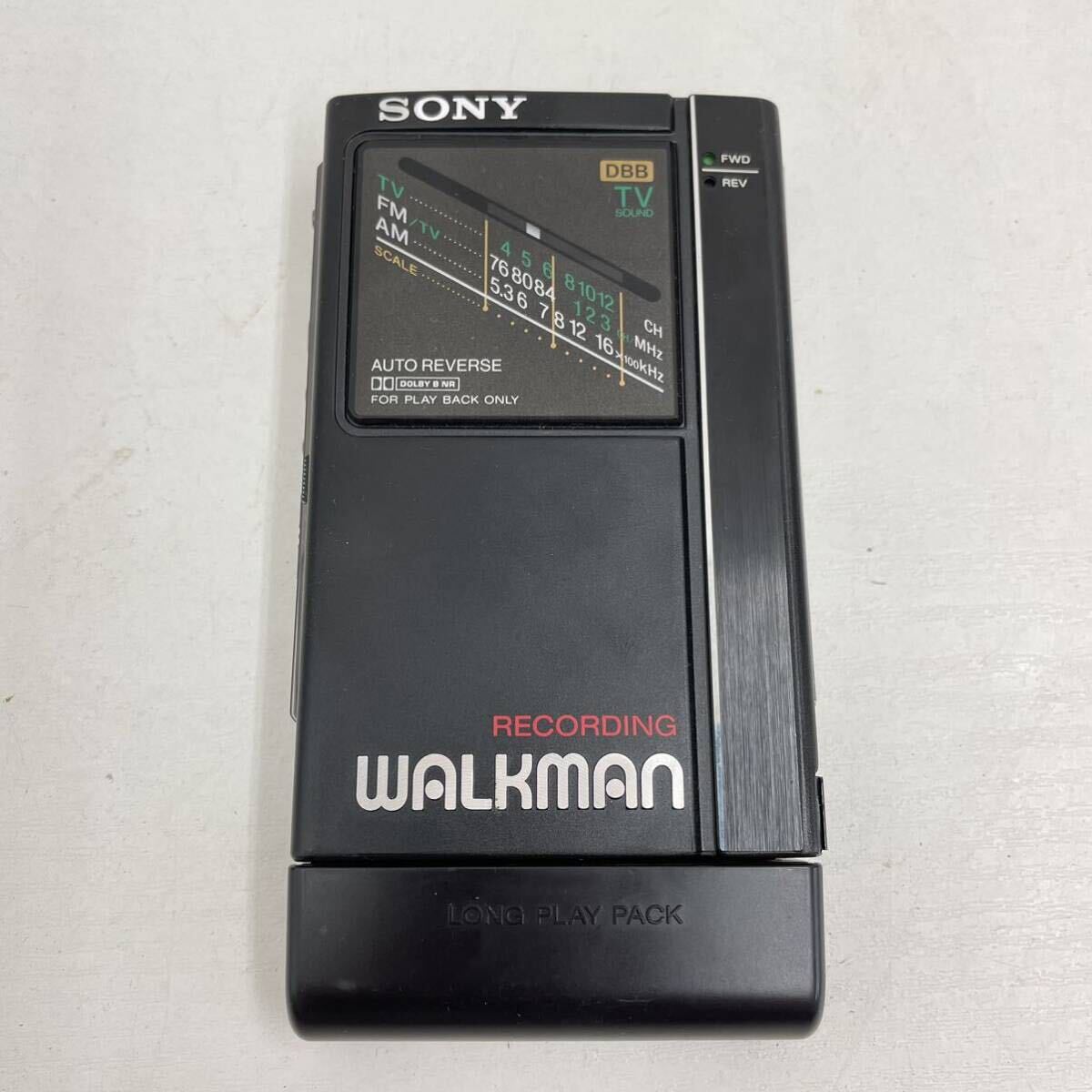 132☆【通電確認済】SONY ソニー ラジオカセットレコーダー WM-F404 RECORDING WALKMAN 本体ケース 取説付き ☆の画像2