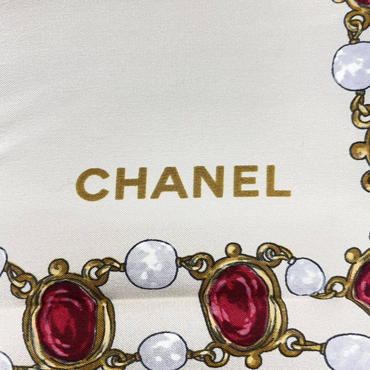 149☆【中古保管品】CHANEL シャネル スカーフ ジュエリー アクセサリー 宝石 チェーン 柄 シルク 100％ 絹 アイボリー 大判 ☆_画像3