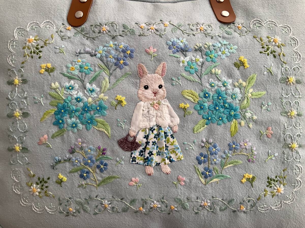 「うさぎと水色の花」3way ボストンバッグ&ショルダー*トート*手刺繍*花柄* フランス*勿忘草*ボタニカル*ハンドメイド*4A*両開ファスナーの画像5