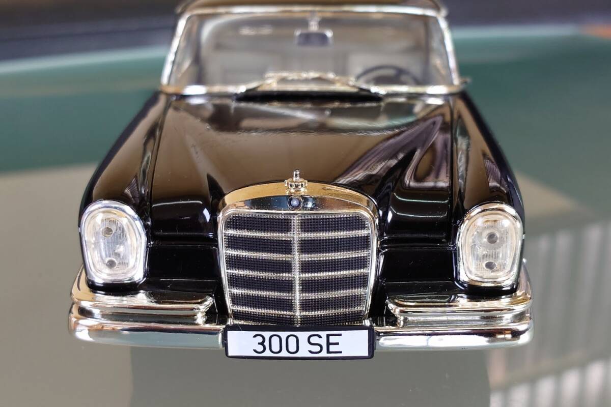 メルセデスベンツ 300S Revell 1960 W112 レア ブラック 1:18 ダイキャスト 詳細車モード