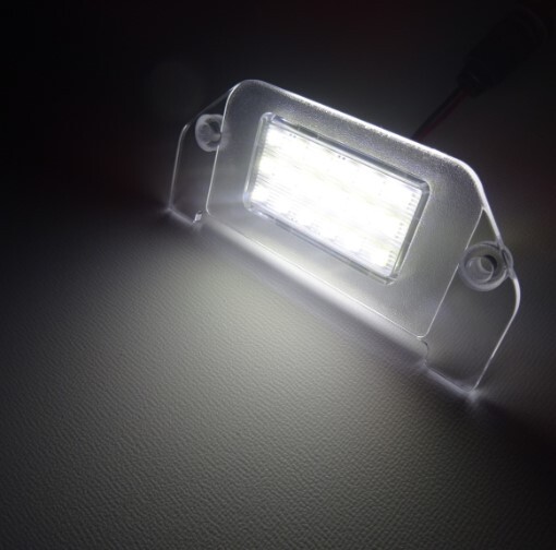 激白光 ! 交換式 ! LED ナンバー灯 ライセンス ランプ クライスラー 300C 300Cツーリング LX35 LX57 3.5 5.7HEMI SRT8_画像3