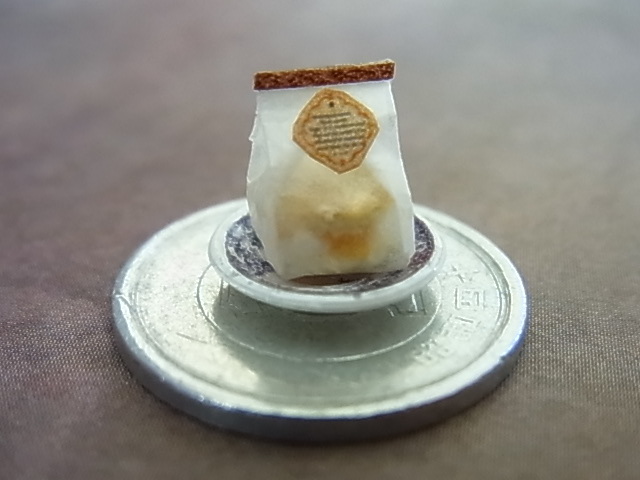 ミニチュアドールハウス ミニチュア焼き菓子 カスタムブライス の小物にも アンティークショーケース ベイク 焼き菓子 アンティーク皿の画像4
