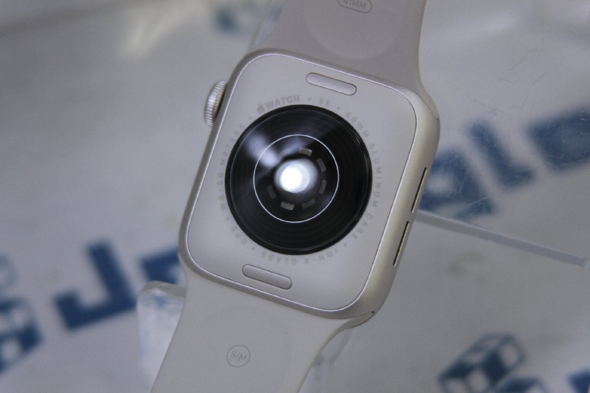 関西 Ω 美品 Apple Apple Watch SE 第2世代 GPSモデル 40mm MR9U3J/A 激安価格!! この機会にぜひ!! J493976 Bの画像3