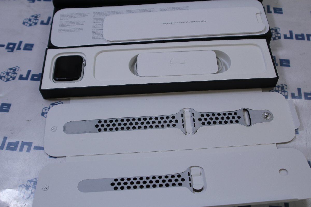 関西Apple Apple Watch Nike SE GPSモデル 44mm MYYH2J/A 32GB この機会にぜひいかがでしょうか!! J492953 B ◆の画像5