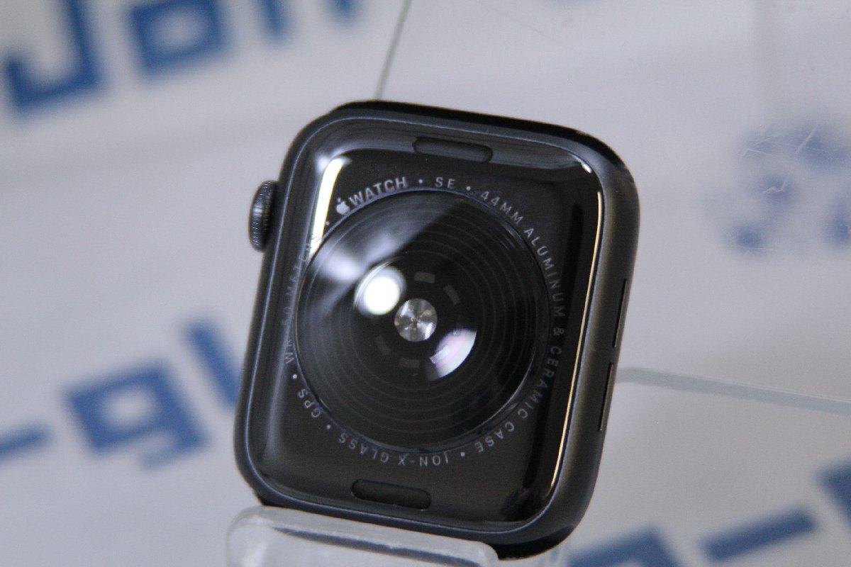 関西 Ω Apple Watch SE GPS スペースグレイアルミニウムケース 44mm MKQ63J/A 激安価格!! この機会にぜひ!! J492911 Y_画像3