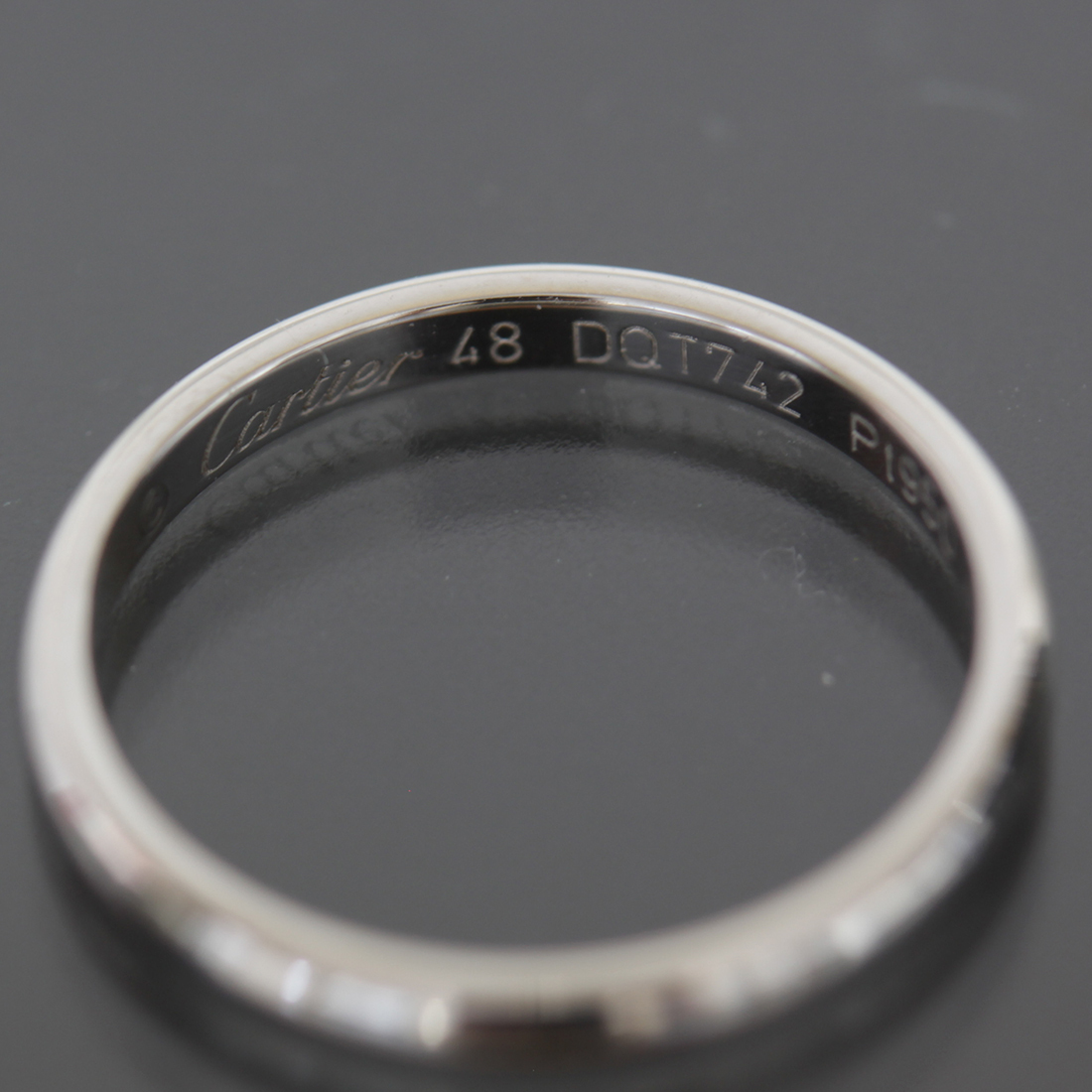 ... ...  кольцо   8 номер   pt950  новый товар ... верх ...  кольцо    обозначение  размер  48●... Cartier 5511A