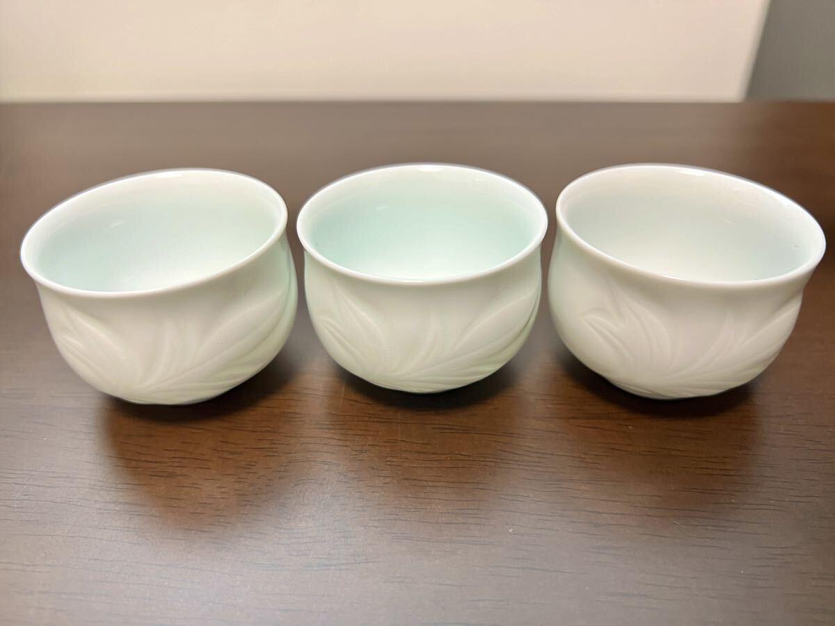  Arita . inside river . right ... writing carving white porcelain large sake cup sake cup set 