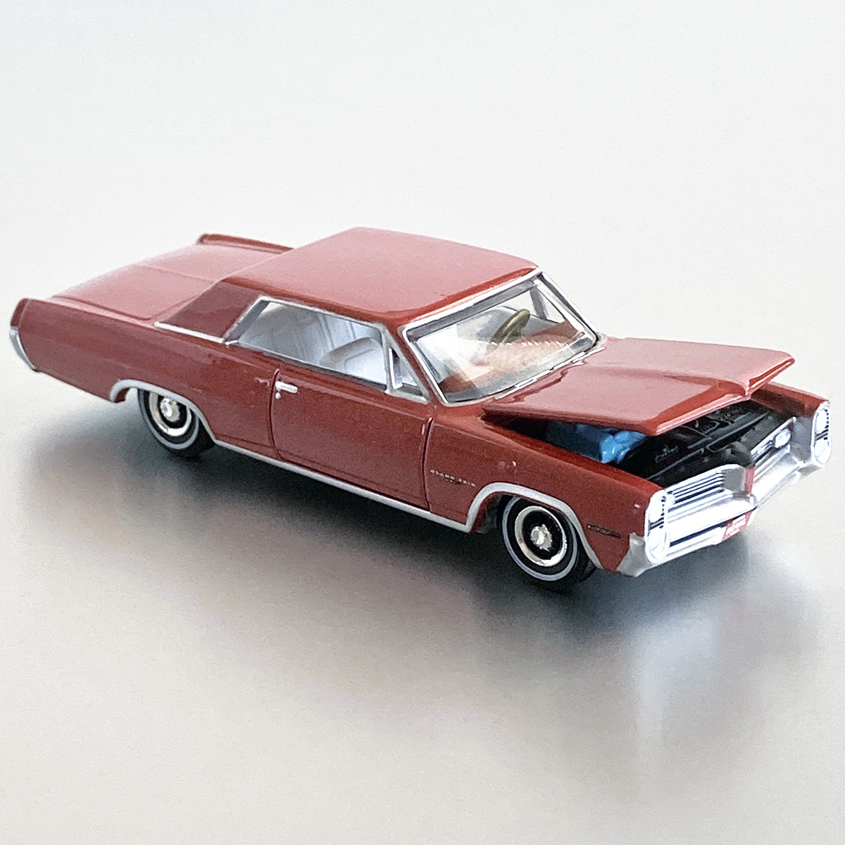 1/64 オートワールド '64 ポンティアック グランプリ ロイヤル ボブキャット Auto World 1964 Pontiac Grand Prix Royal Bobcatの画像1