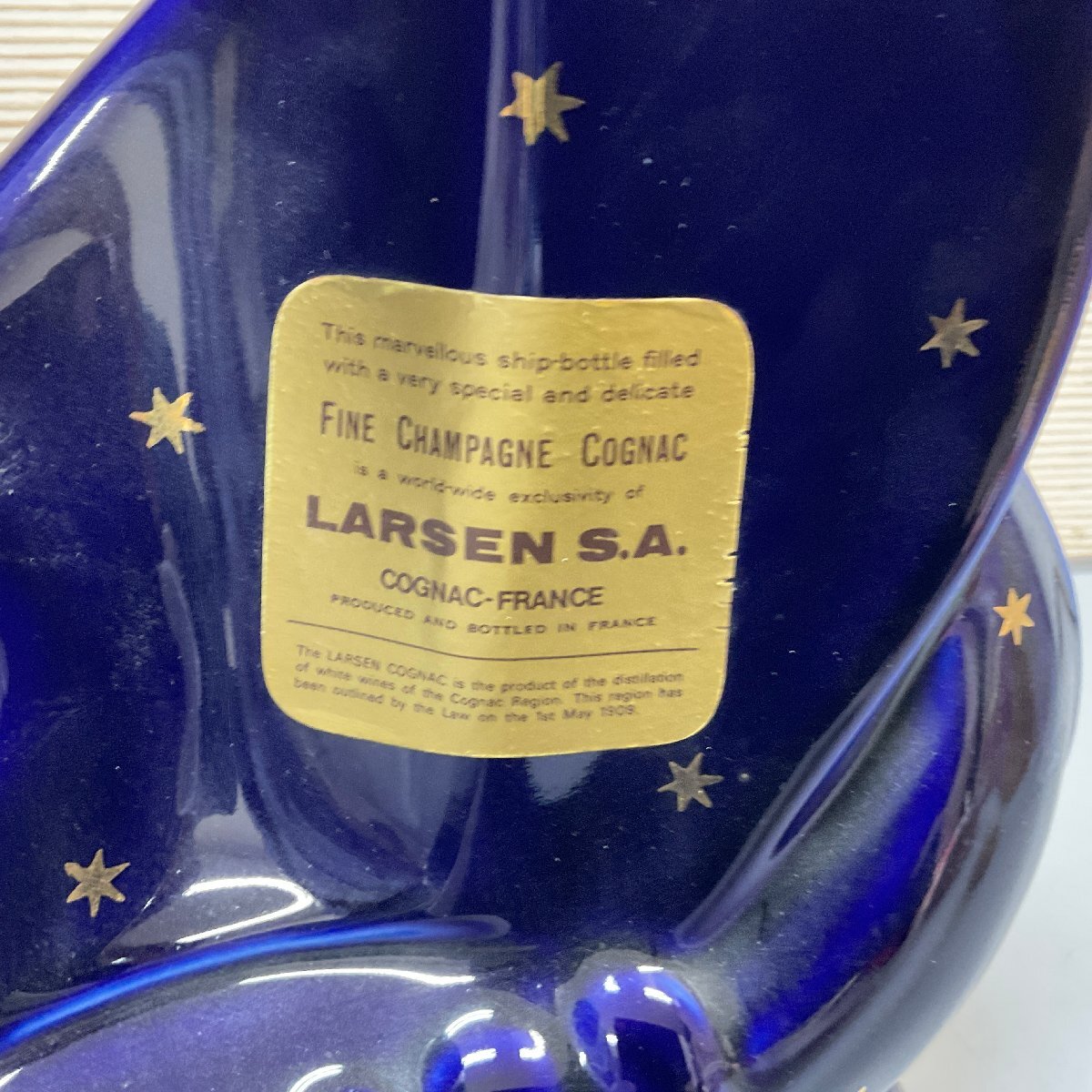 【S67】LARSEN S.A. コニャック 陶器ボトル ラーセン 1517g ブランデー 未開栓 古酒 洋酒の画像3