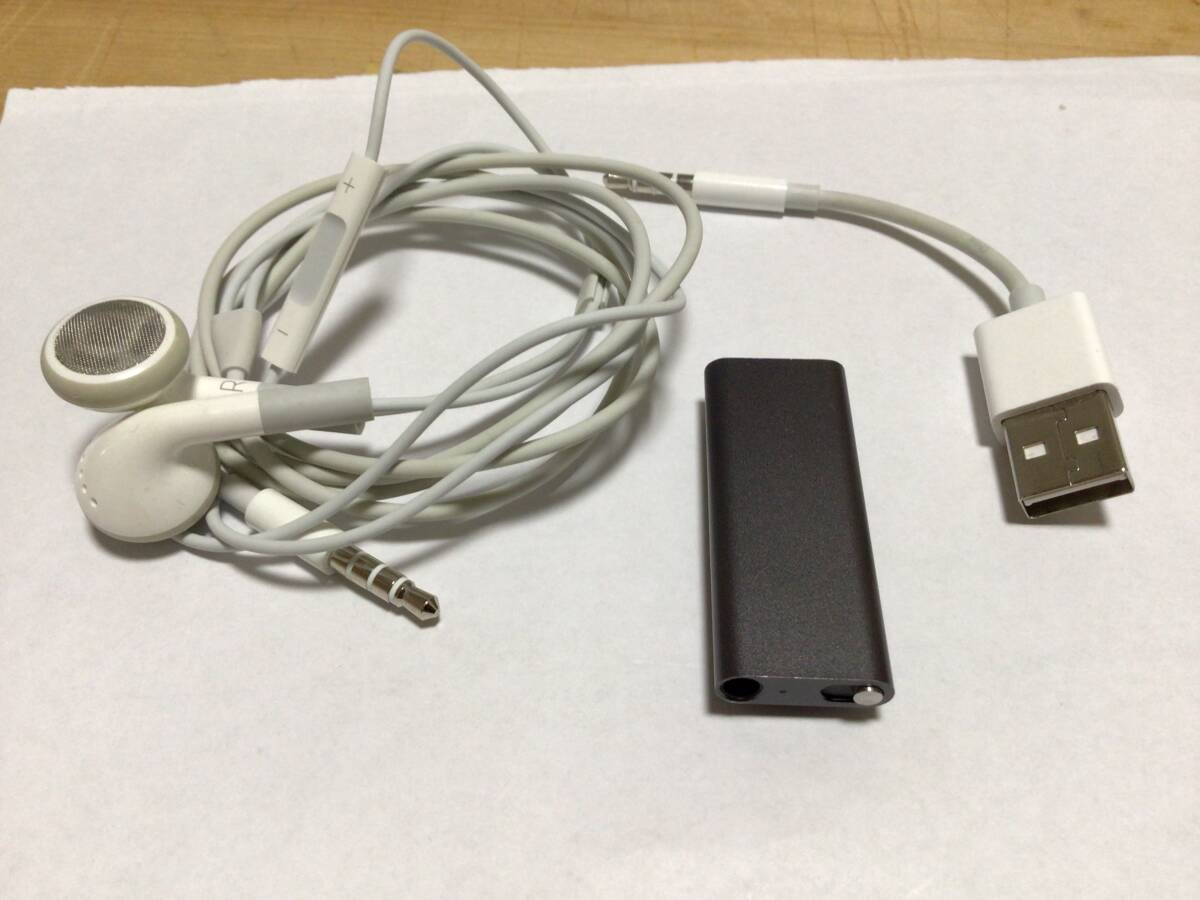 iPod shuffle 3rd gene 4GB gray управление no.2 аккумулятор заменен,usb, специальный earphone имеется 
