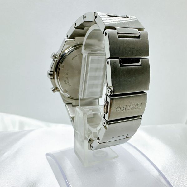 A2403-8-1 １円スタート クオーツ　稼働品　SEIKO クロノグラフ　白文字盤　メンズ腕時計　ホワイト　V657-0A10_画像4