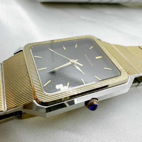 A2404-5-2 １円スタート クオーツ 稼働品 WALTHAM ウォルサム メンズ腕時計 スクエア 黒文字盤 ゴールドの画像2