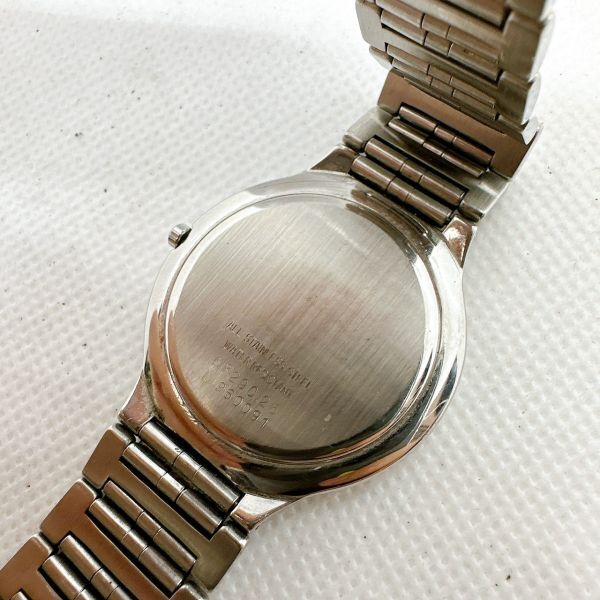 A2404-10-9 １円スタート クオーツ　稼働品　ジャンク　WALTHAM　ウォルサム　メンズ腕時計　シルバー_画像4