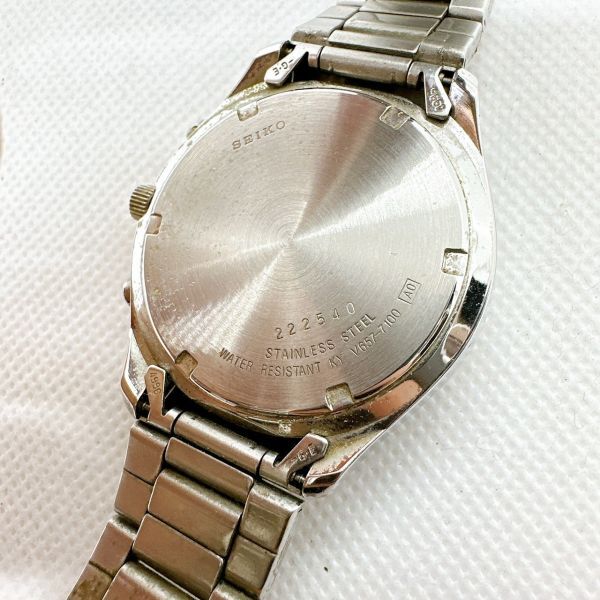 A2404-15-3 １円スタート クオーツ 稼働品 美品 SEIKO セイコー クロノグラフ メンズ腕時計 黒文字盤 シルバーの画像4