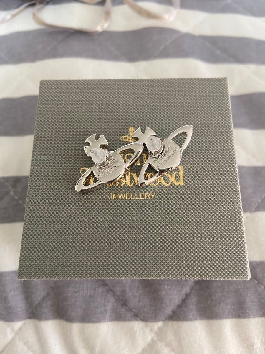 Vivienne Westwood MAYFAIR BAS RELIEF ピアス ヴィヴィアンウエストウッド  シルバー