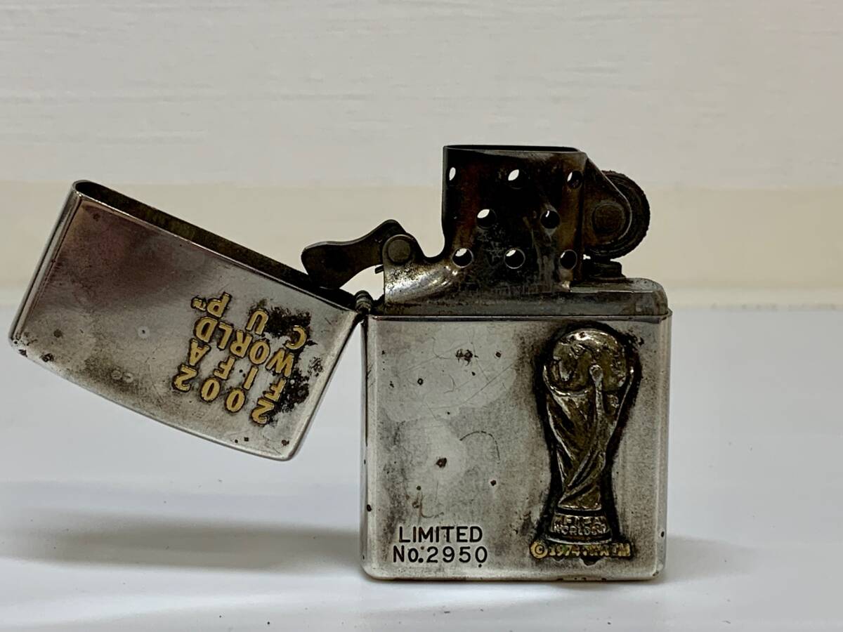 F3035y ZIPPO ジッポ 2002 FIFA WORLD CUP シルバー ライター 現状品_画像3