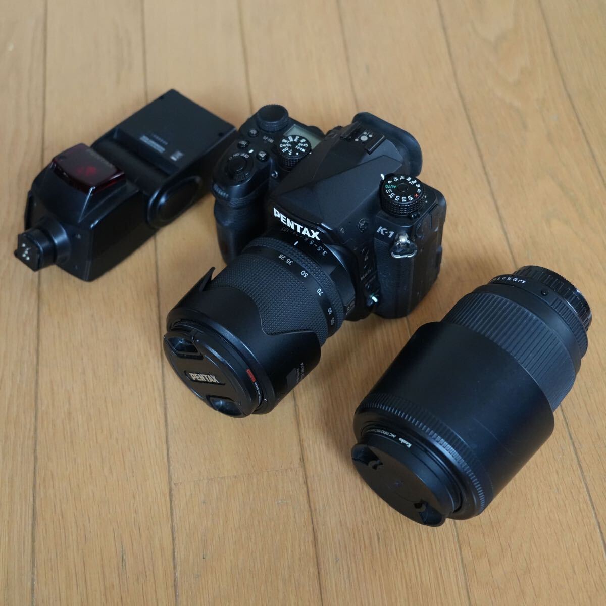 PENTAX ペンタックス K-1 フルサイズ デジタル 一眼レフカメラ レンズ 2個 フラッシュ 充電器 バッテリー 2個 SIGMA レンズ_画像1