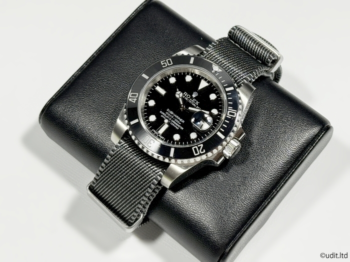 ラグ幅：20ｍｍ 高品質 光沢NATOストラップ 腕時計ベルト グレー × ブラック ファブリック 時計用バンドの画像3