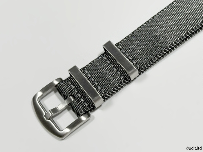 ラグ幅：20ｍｍ 高品質 光沢 NATO ストラップ 腕時計ベルト グレー × ブラック ファブリック 時計用バンドの画像2