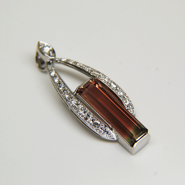 PT900 パーティーカラー　トルマリン　ペンダント　3.87ｃｔ　新品仕上げ済み！！