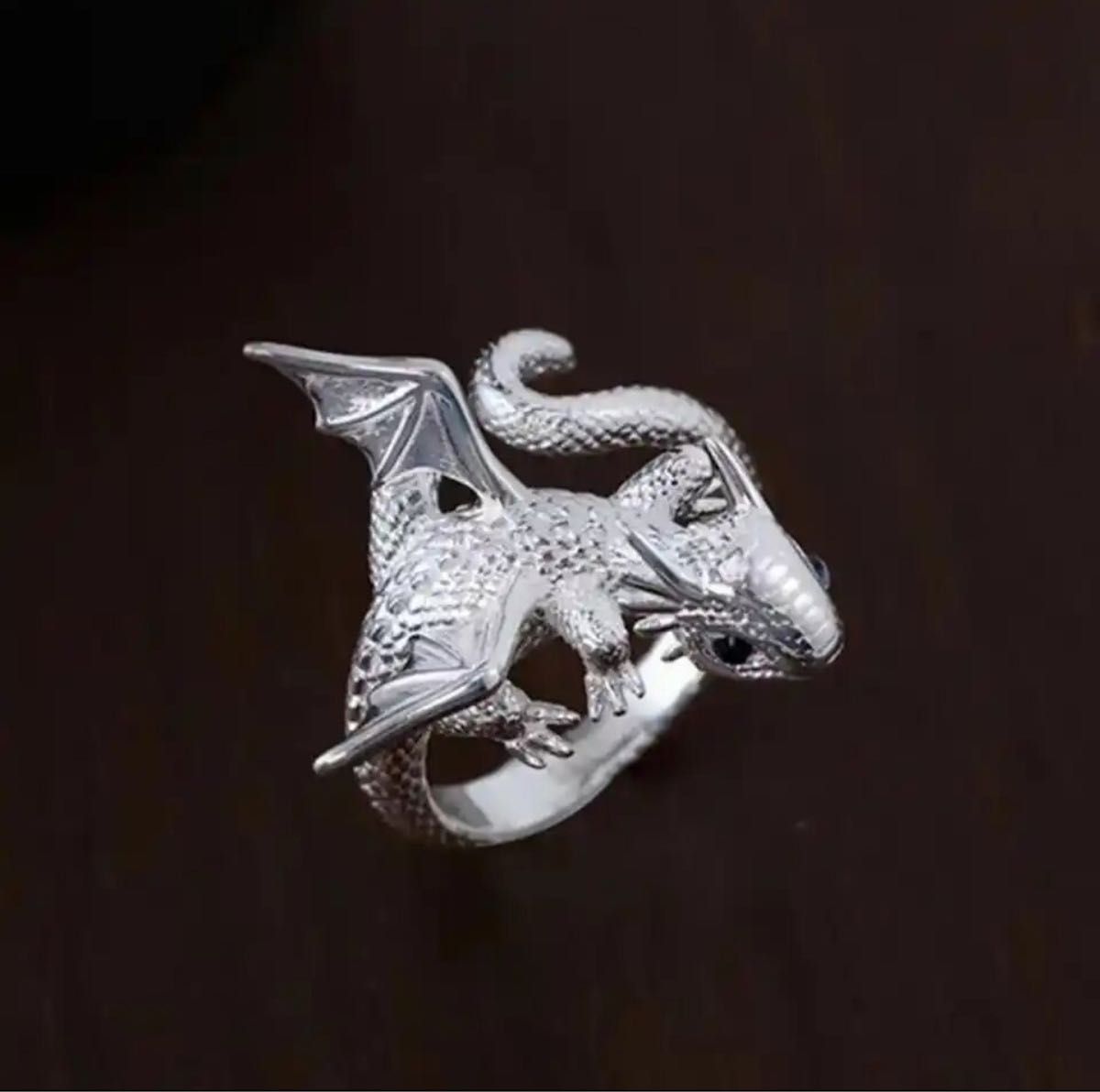 ベビードラゴン　リング　指輪　ドラゴン　龍　竜　干支　お揃い　プレゼント　オシャレ　可愛い　爬虫類　トカゲ　かっこいい　シルバー