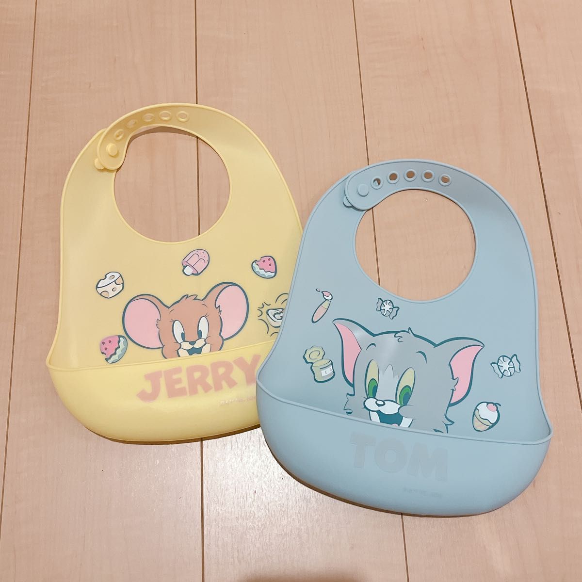 新品未使用☆トムとジェリー シリコンビブ 2枚セット