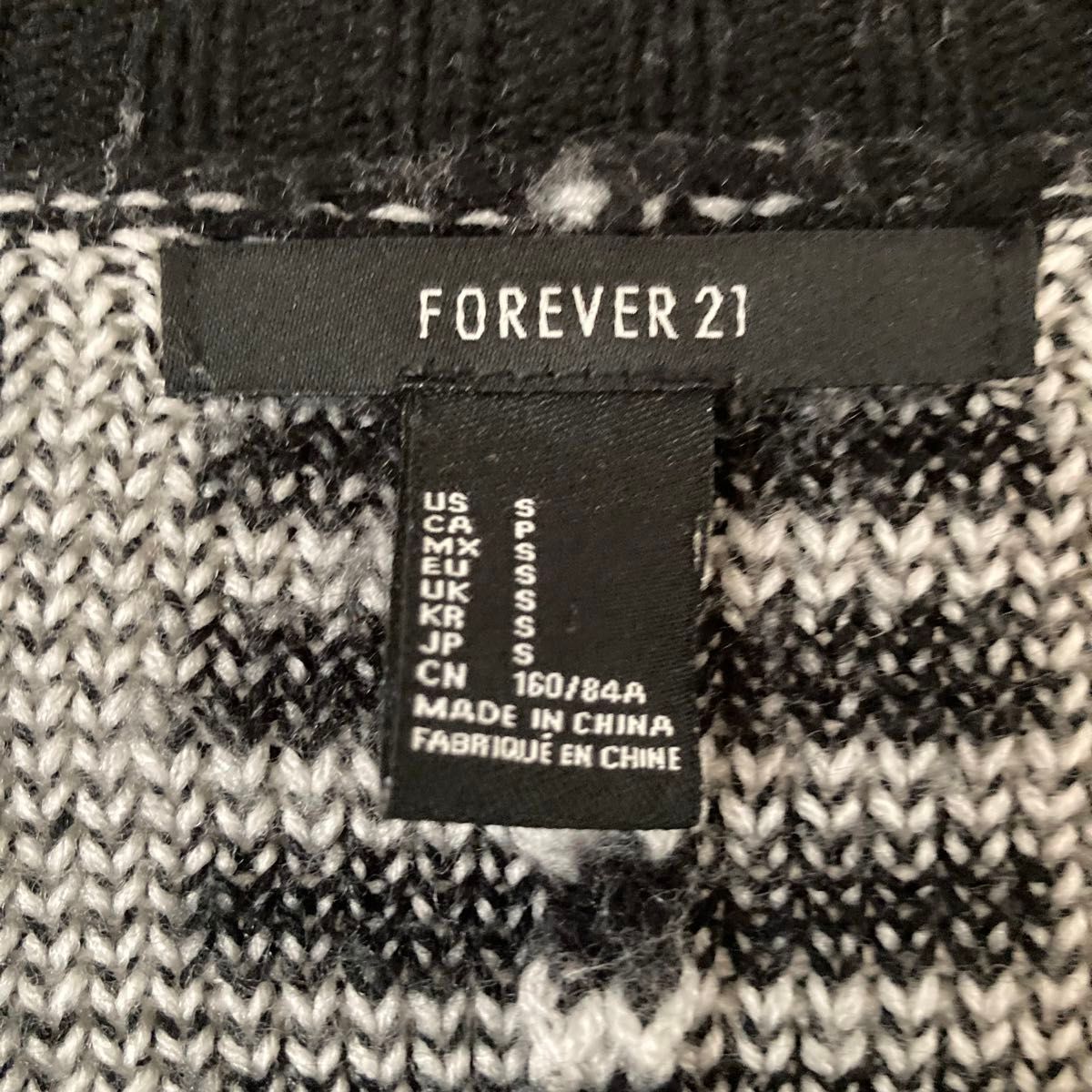 FOREVER21 メンズ　カーディガン　ニット　幾何学模様　ブラック　黒　Sサイズ　 総柄