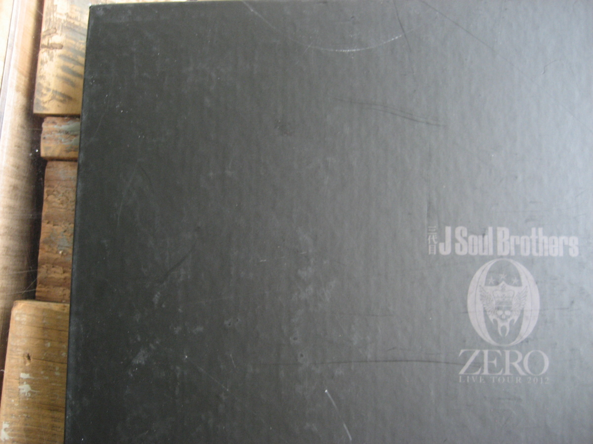 □■□三代目J Soul Brothers　ZERO　LIVE　TOUR　2012　写真集□■□_裏表紙に汚れがあります。