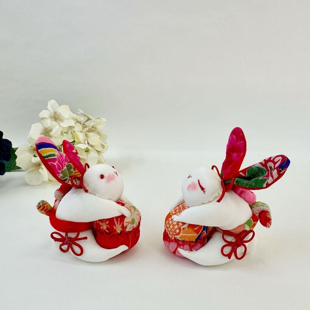花*白うさぎ 2個セット ハンドメイド アンティーク着物 手仕事 置き物 吊るし飾り用 パーツ うさぎの画像2